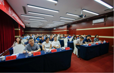 青科大魯中研究院成功舉辦“新材料、綠色化工轉(zhuǎn)型升級(jí)與產(chǎn)業(yè)化應(yīng)用”高級(jí)研修班，助力區(qū)域產(chǎn)業(yè)創(chuàng)新發(fā)展